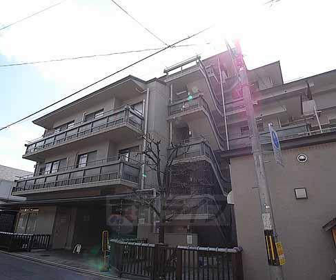 京都市東山区古川町のマンションの建物外観