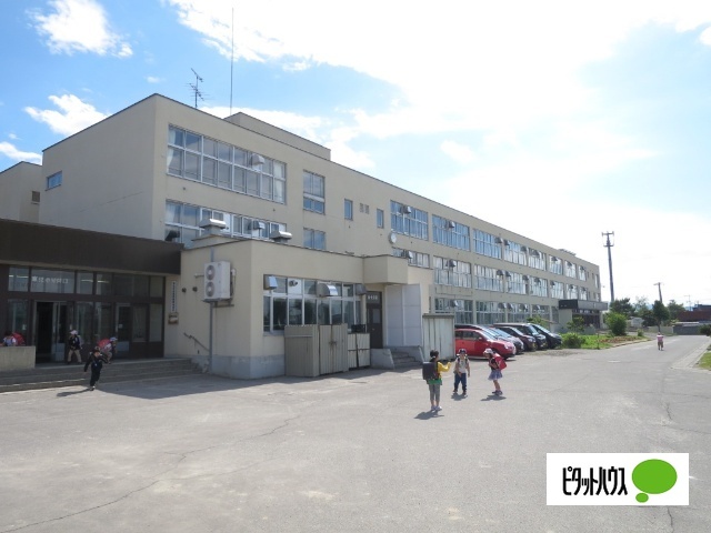 小学校　旭川市立東光小学校（小学校）まで858m