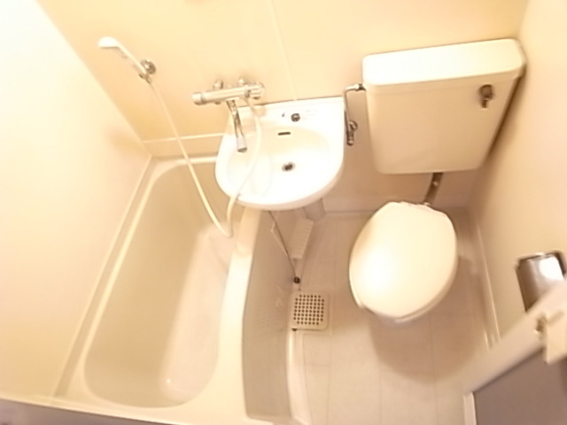 バス・シャワールーム　ユニットバスなら入浴ついでにお掃除できます