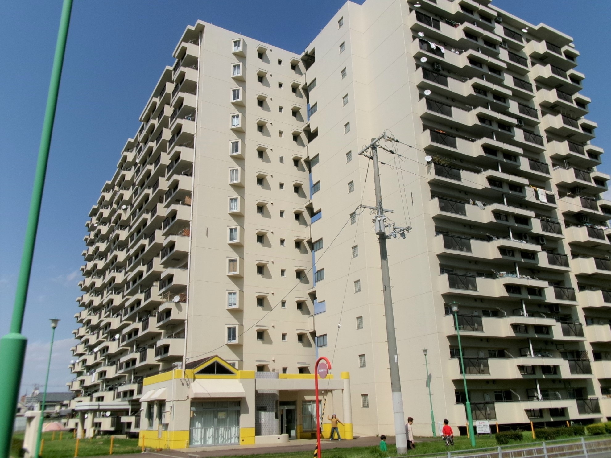 市営喜連住宅1号館の建物外観