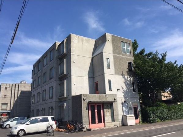 札幌市中央区北十八条西のマンションの建物外観