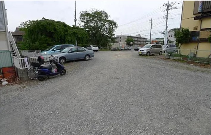 【船橋市藤原のアパートの駐車場】