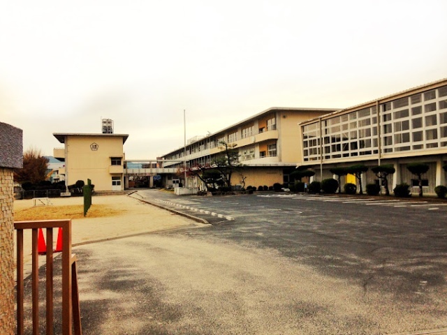 小学校　多治見市立精華小学校（小学校）まで979m