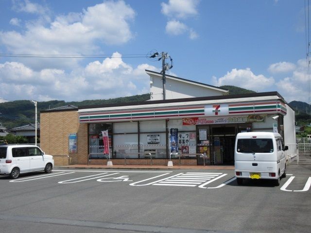 コンビニ　セブンイレブン（コンビニ）まで400m