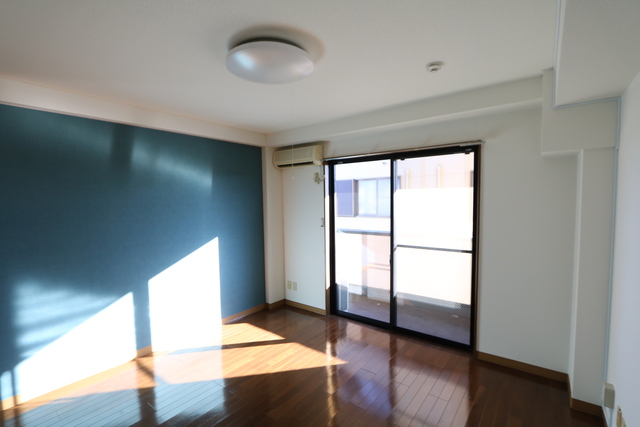 居室・リビング　☆オシャレなアクセントクロス☆