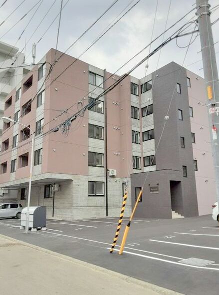 札幌市中央区南十九条西のマンションの建物外観