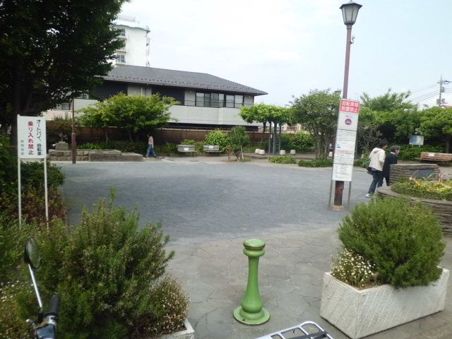 【世田谷区尾山台のマンションの公園】