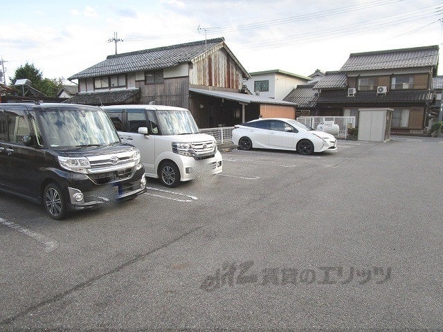 【ルミエール日野１の駐車場】