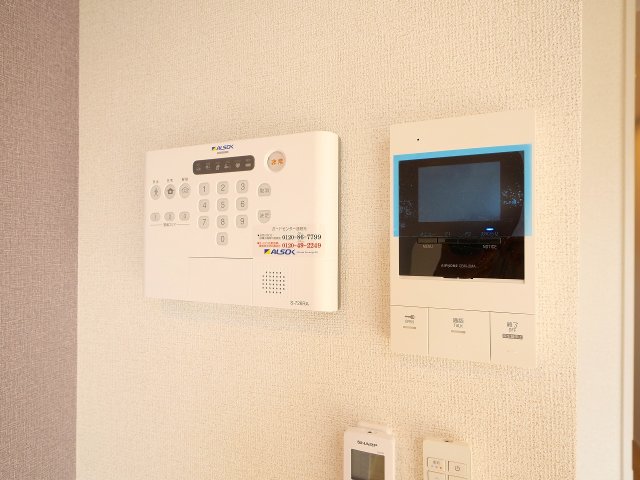 セキュリティ　お顔が見えるモニター付きインターホンで安心。