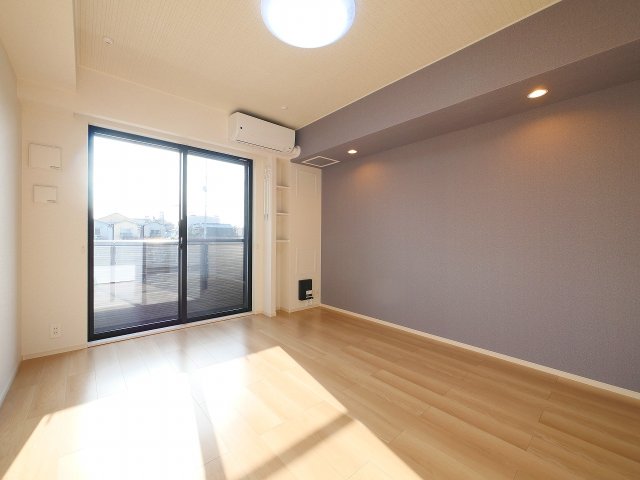 その他部屋・スペース　広くて明るい寝室