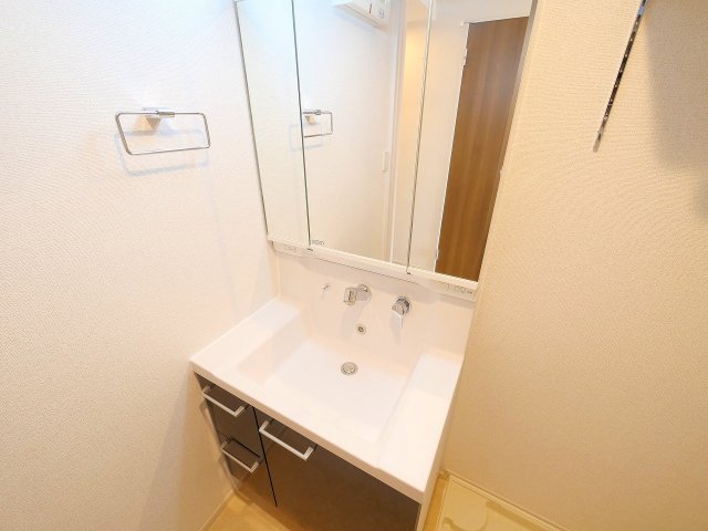 洗面設備　使いやすい洗面所です