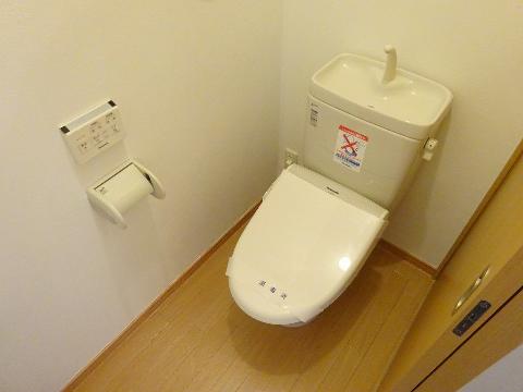 カーサルーチェ　トイレ　シャワー付トイレ