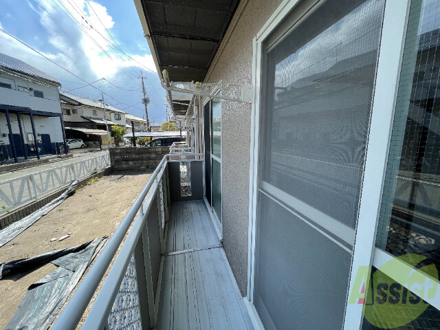 バルコニー　このバルコニースペースは洗濯物も問題なく干せそうですね。