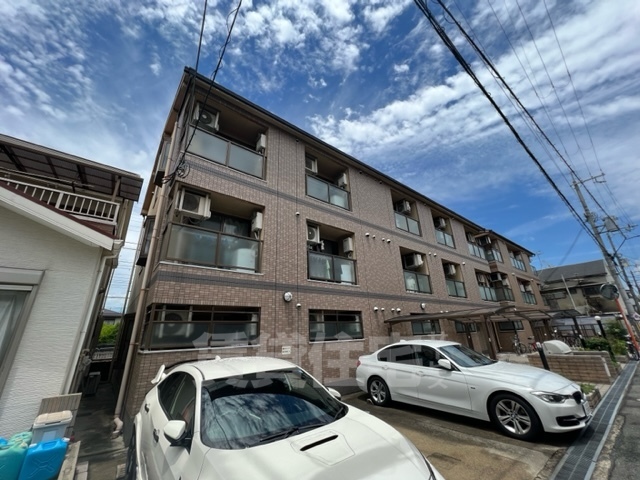 枚方市磯島茶屋町のマンションの建物外観