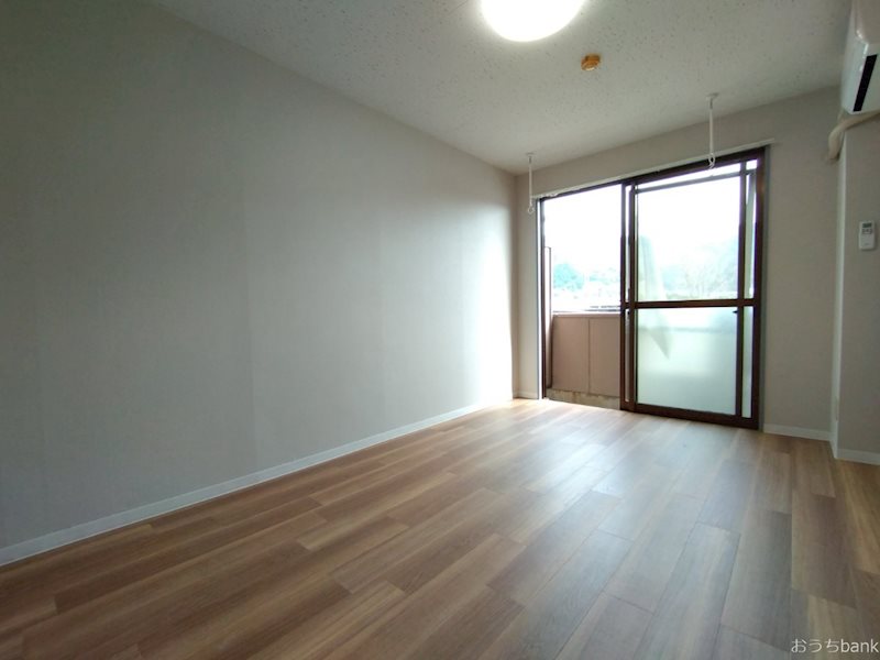 居室・リビング　南向きで陽当たりが良いです♪