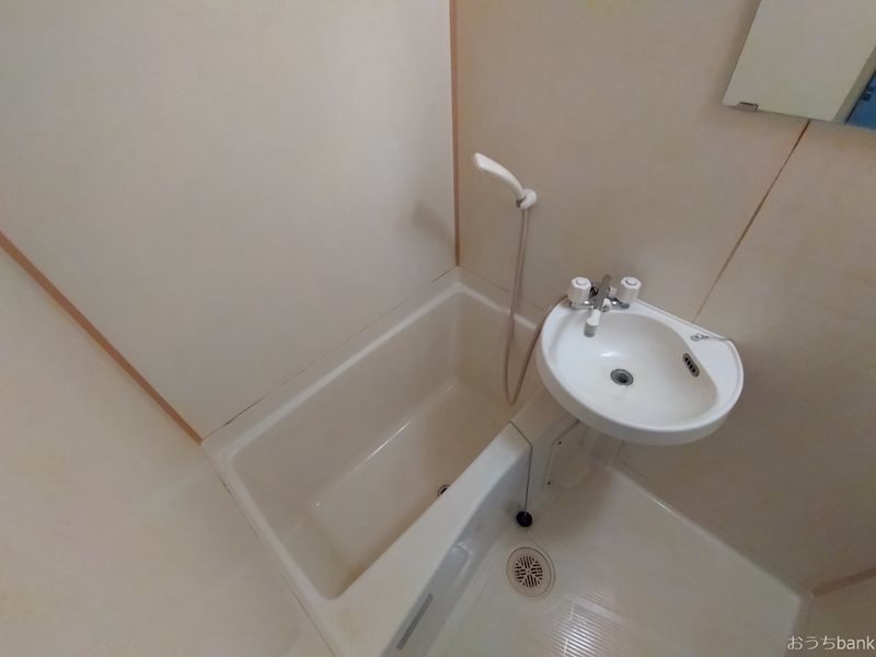 バス・シャワールーム　清潔感のあるお風呂で一日の疲れを癒しましょう。