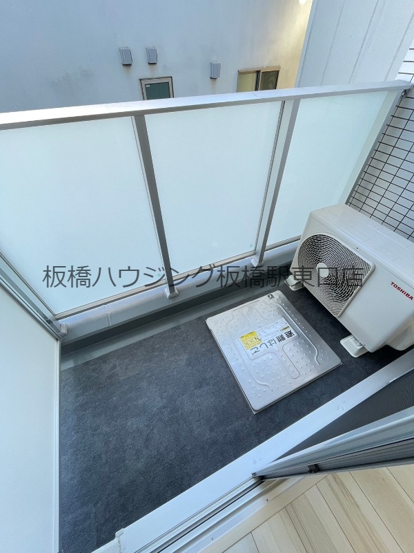 バルコニー　同マンション別階