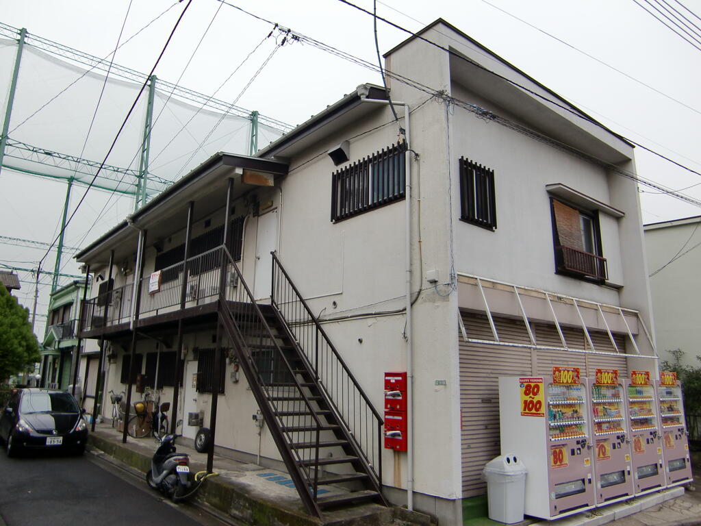 足立区舎人のアパートの建物外観