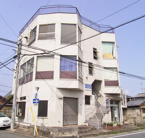 東松山市神明町のマンションの建物外観