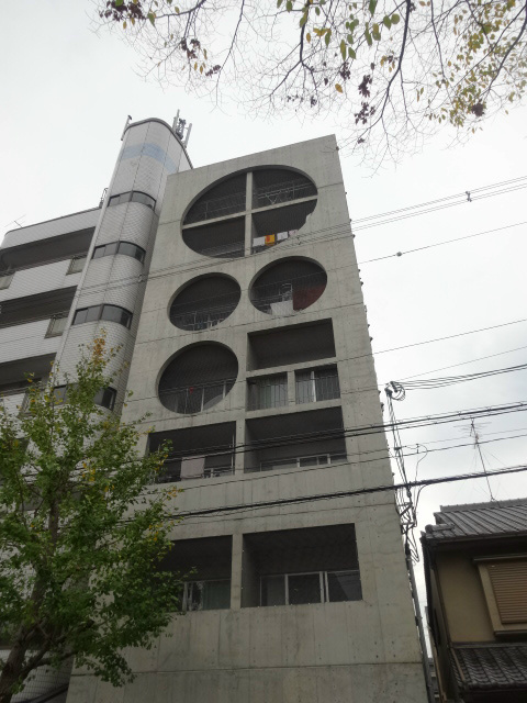 【京都市北区小山元町のマンションの建物外観】