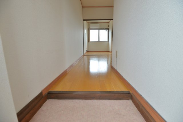 庄村アパートの玄関写真