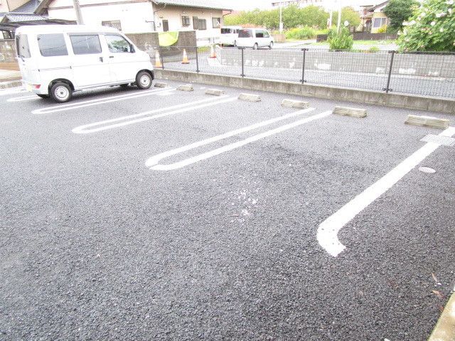 【那珂市菅谷のアパートの駐車場】