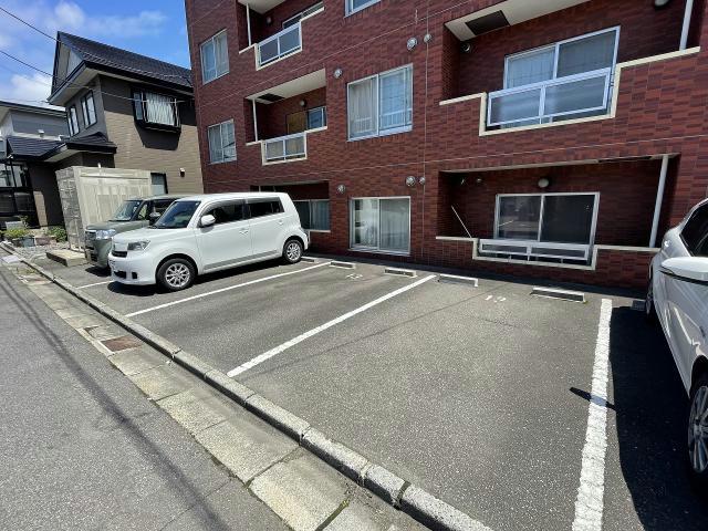 【函館市亀田町のマンションの駐車場】