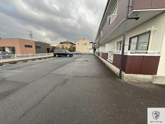 【多治見市宝町のアパートの駐車場】