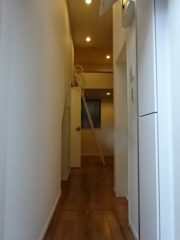 玄関　最上階角部屋