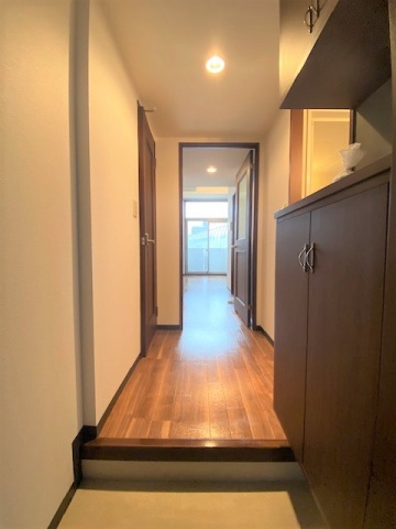 玄関　※同物件参考写真