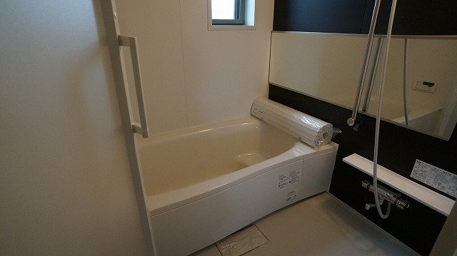 バス・シャワールーム　落ち着いた空間のお風呂です