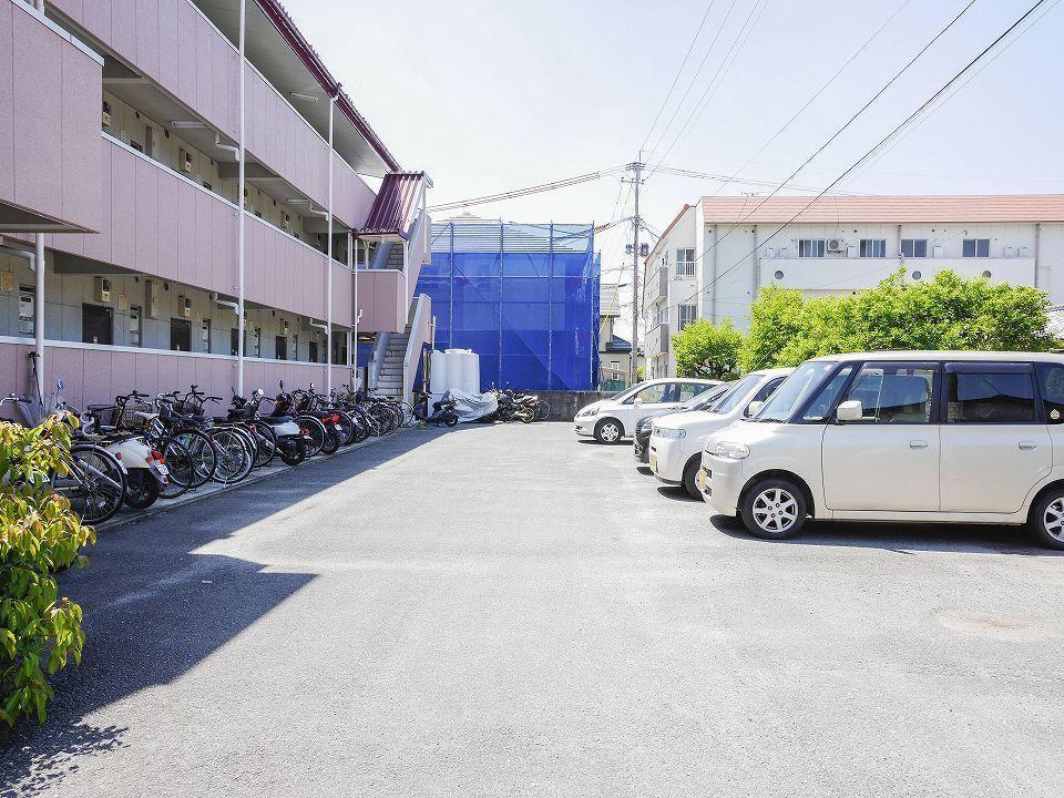 エントランス　駐車場