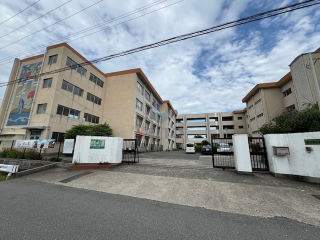 中学校　豊中市立第十二中学校（中学校）まで410m