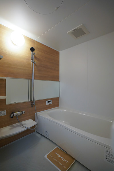 バス・シャワールーム　同じ建物の別の部屋