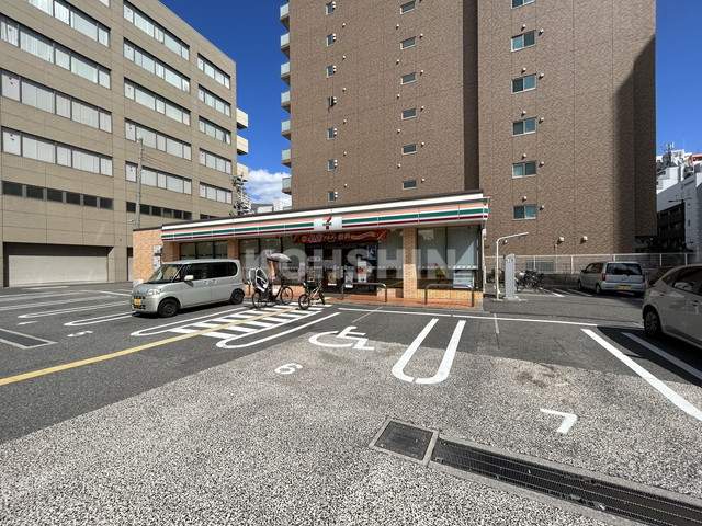 コンビニ　セブン－イレブン大阪元町３丁目店（コンビニ）まで769m