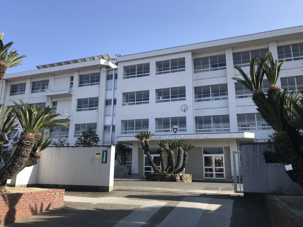 小学校　松山市立石井東小学校（小学校）まで378m