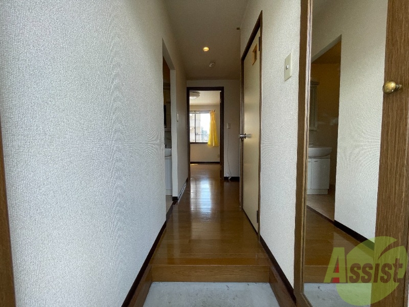 玄関　玄関から撮影しました。風通りが良さそうですね。