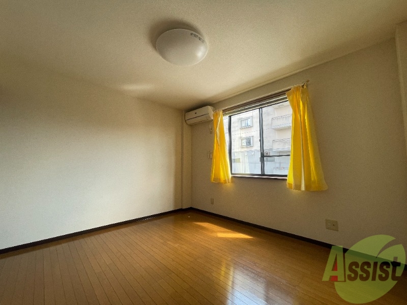 居室・リビング　南向きの建物なので、日当たりが良く感じました。