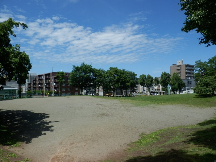 公園　エルム公園（公園）まで764m