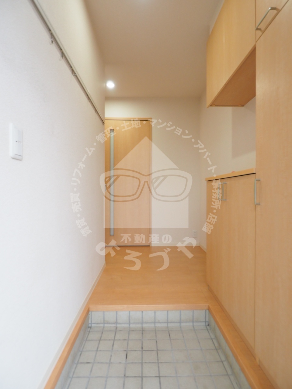 玄関　ゆとりの玄関はシューズボックスも十分な収納力を確保しています