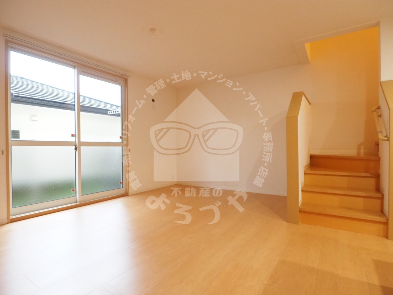 居室・リビング　大きめのテーブルも置けそうなゆとりあるダイニングスペースです