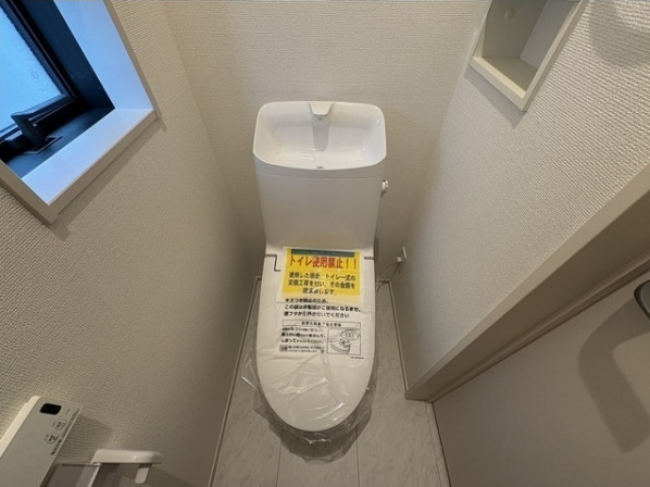 トイレ　トイレは2か所、温水洗浄便座付です。