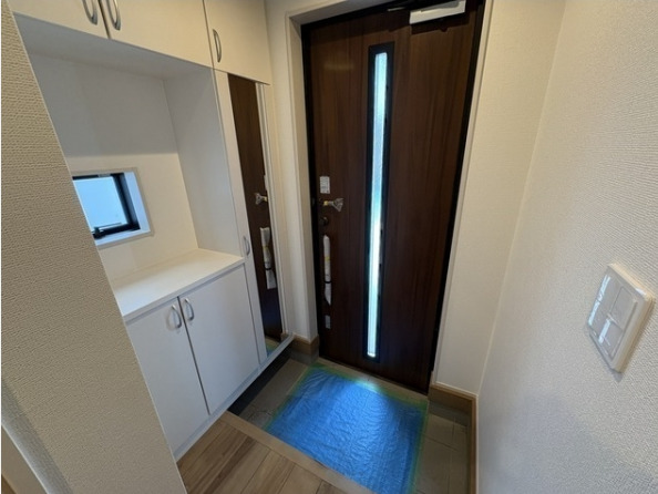 玄関　ご家族分入る大きなシューズボックス完備。