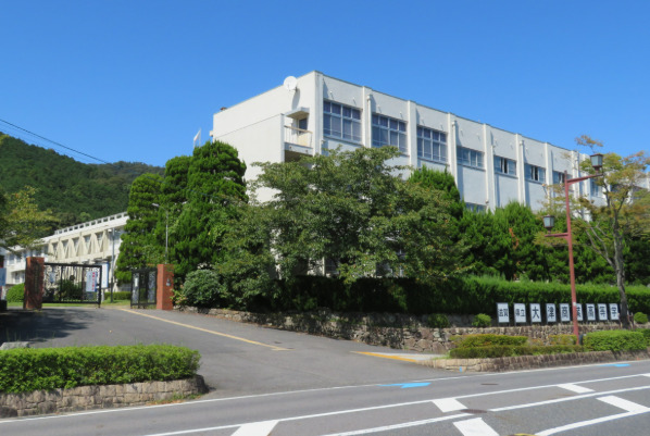 高校・高専　滋賀県立大津商業高校（高校・高専）まで821m
