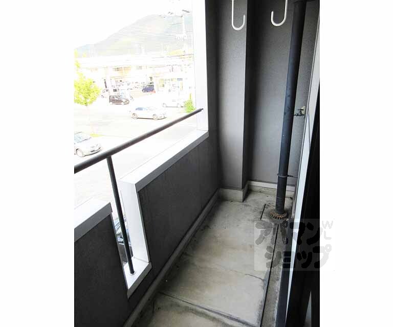 バルコニー　洗濯物も干しやすい広さのバルコニー