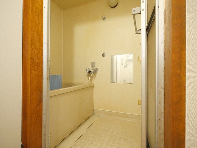 バス・シャワールーム　内装は落ち着いています