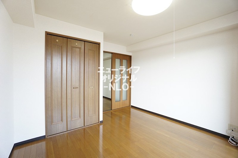 その他部屋・スペース　窓から明るい光がさし込むお部屋です☆