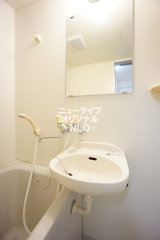 洗面設備　お手入れのしやすい洗面台です☆