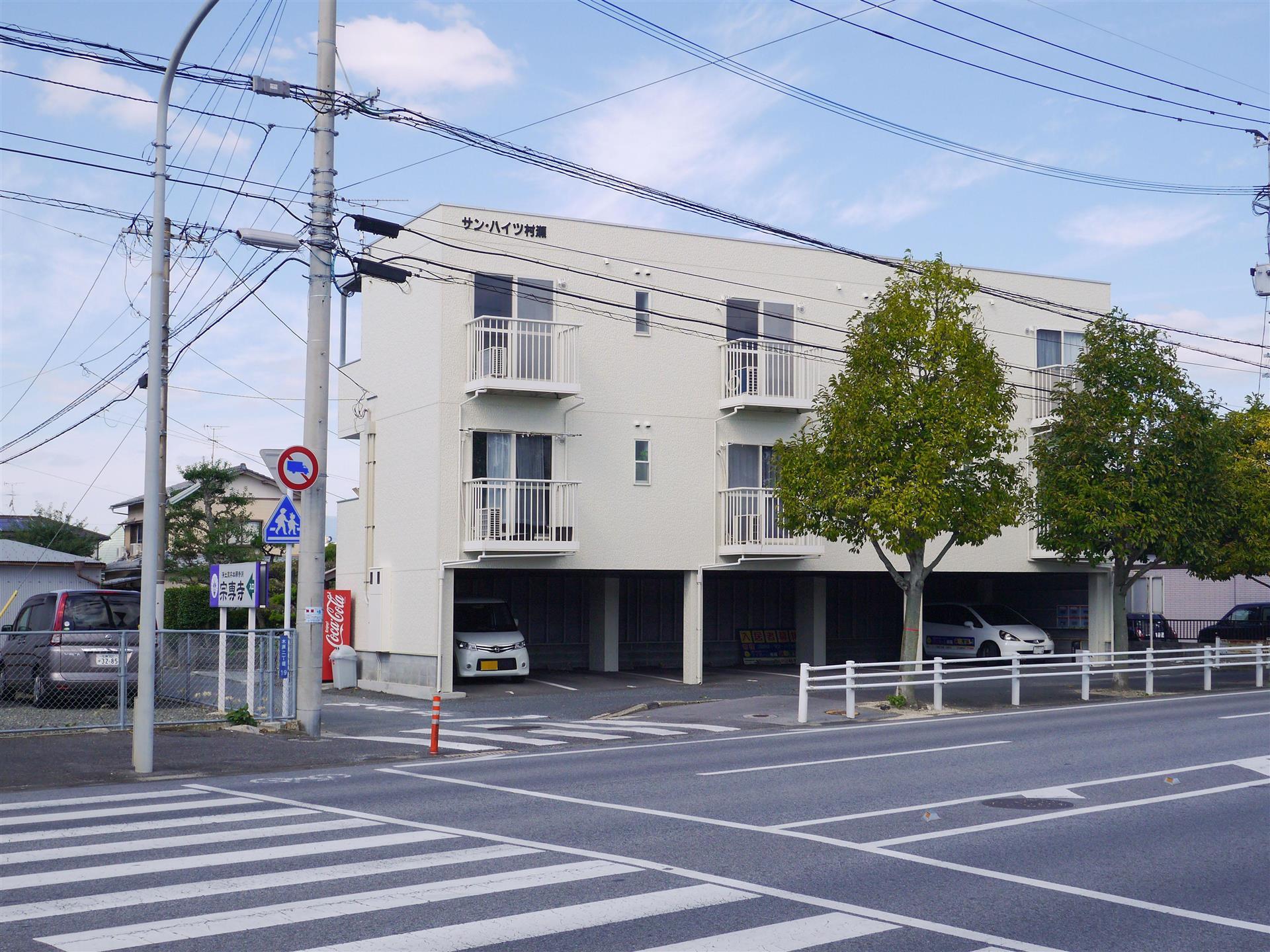 エントランス　建物外観