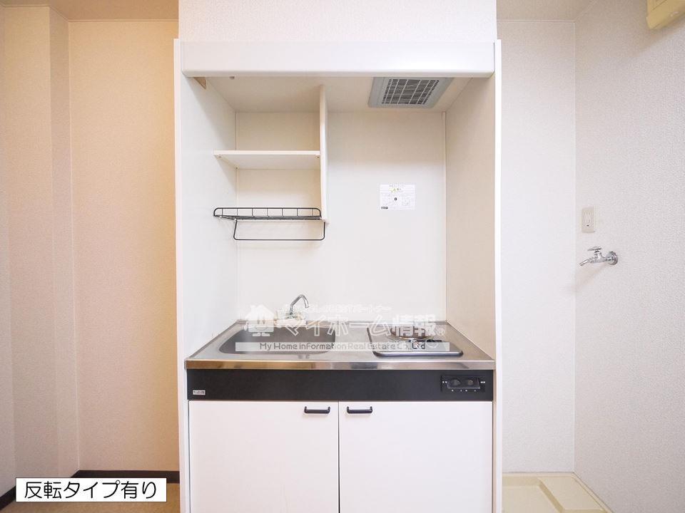 キッチン　電気調理器付のスマートなシステムキッチン